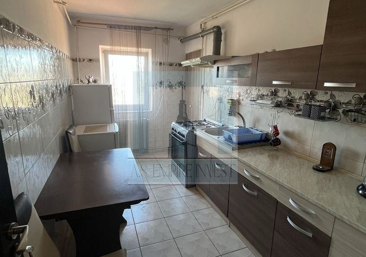 De vânzare apartament 3 camere/ Ghimbav - Poză 4