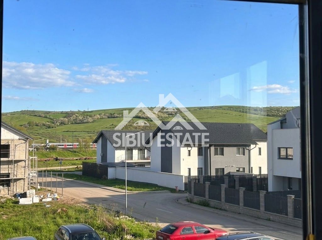 Apartament 3 Camere, 2 Băi și Balcon + POD - Poză 1