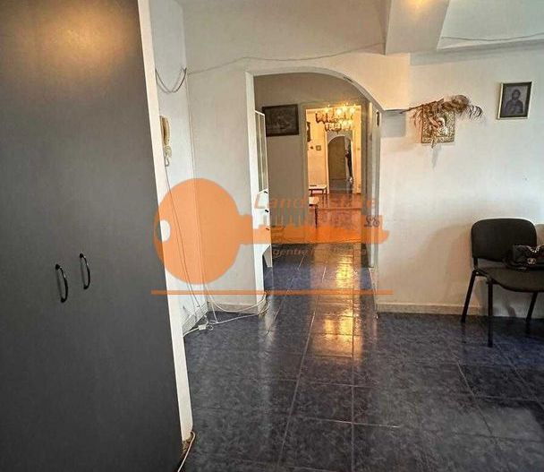 Apartament cu 4 camere in zona Teiul Doamnei - Poză 8