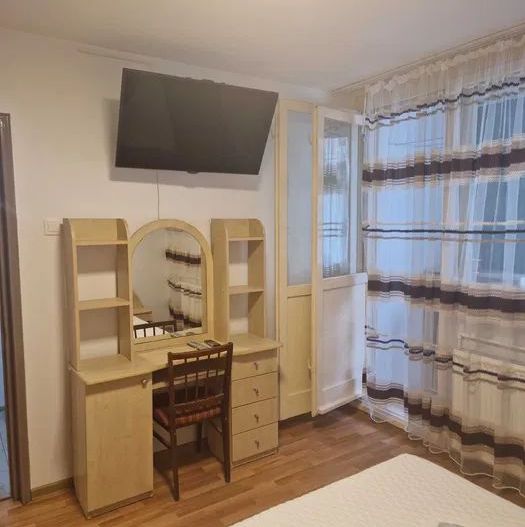 3 camere decomandat, renovat, la gura de metrou Romancierilor - Poză 1