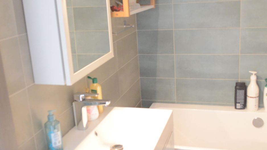 Apartament cu 3 camere, 2 bai, 2 terase, 2 garaje, in cartier Europa - Poză 10