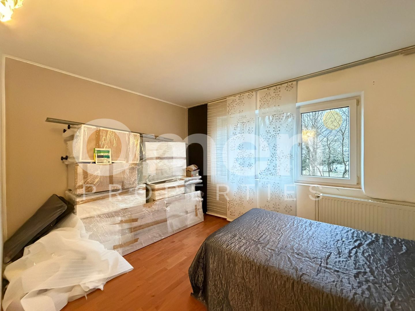 Apartament cu 4 camere, decomandat, etaj intermediar, garaj inclus, Victoriei - Poză 2