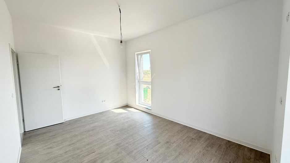 Bloc FINALIZAT la asfalt. 2 locuri de parcare. Decomandat. Spatiu pod. - Poză 2