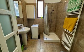Apartament în vilă, zonă centrală, parcare - Poză 5