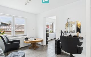 Casă cu 4 camere în Curtici pentru investiții - Poză 2