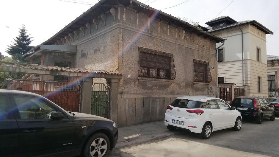 CASA/TEREN  de vanzare  Zona Centrala - Poză 1