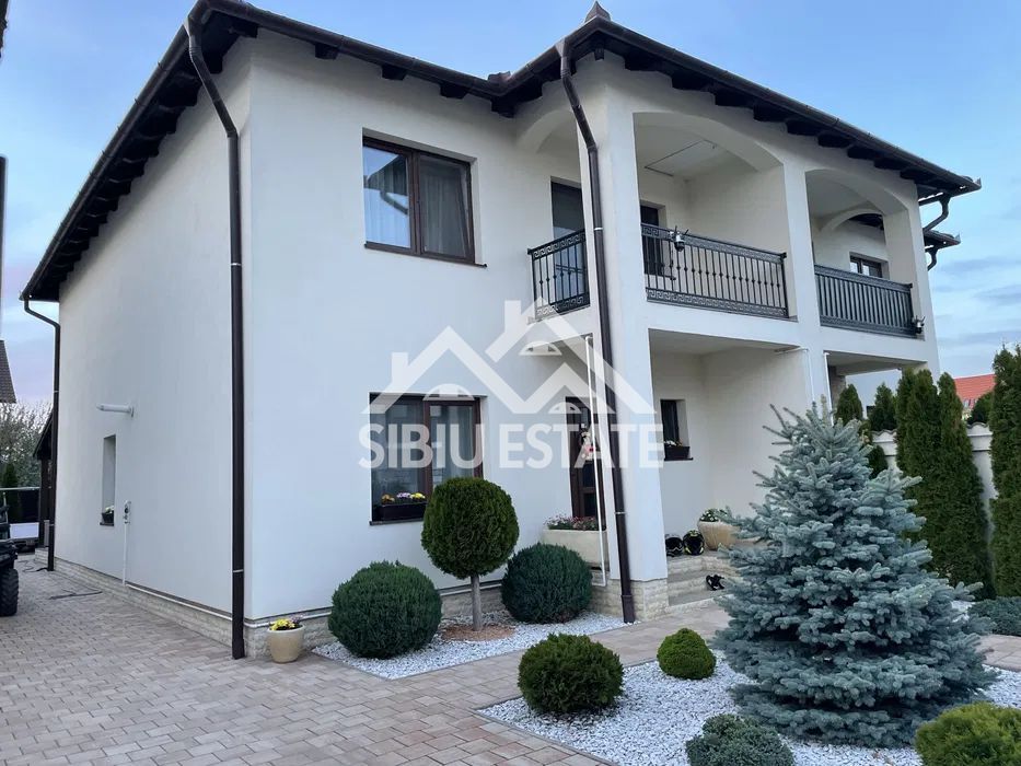 Duplex elegant, gata de mutare – finisaje premium, curte amenajată - Poză 2