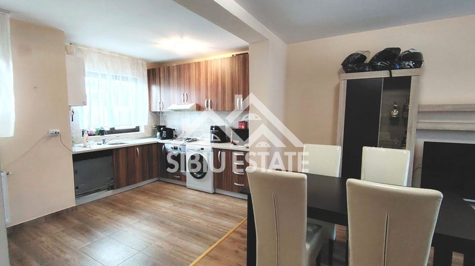 Casa de inchiriat Sibiu, 4 camere 2 bai - Poză 15