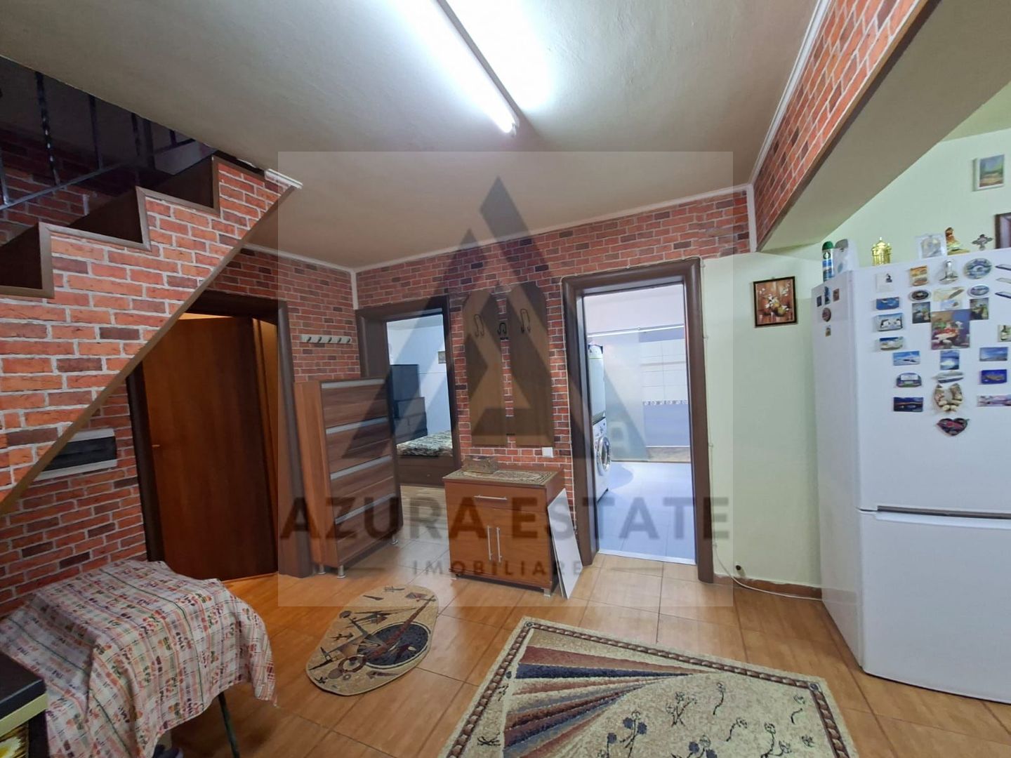 Casa 6 camere 2 bai curte 306 mp utili si parcare privata in Selimbar - Poză 1