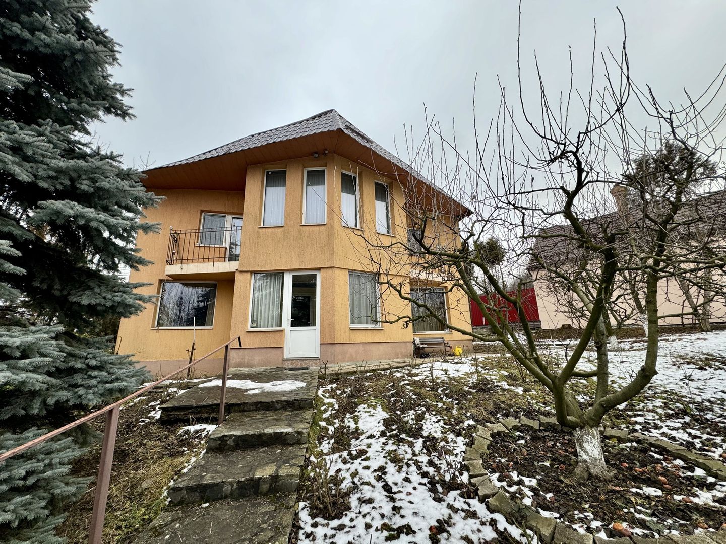 Casă individuală de vânzare în Săcele | Teren 781 mp | 3 Dormitoare - Poză 2