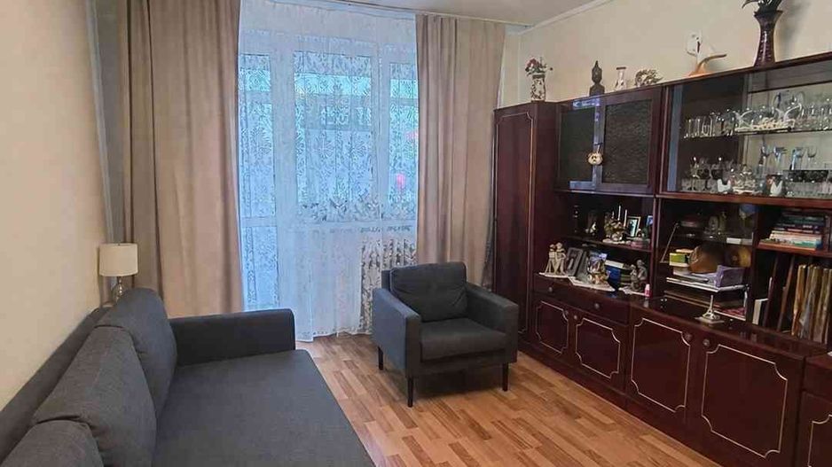 Vanzare 3 camere, etaj 1, balcon luminos, bucătărie separată – Drumul Taberei - Poză 1