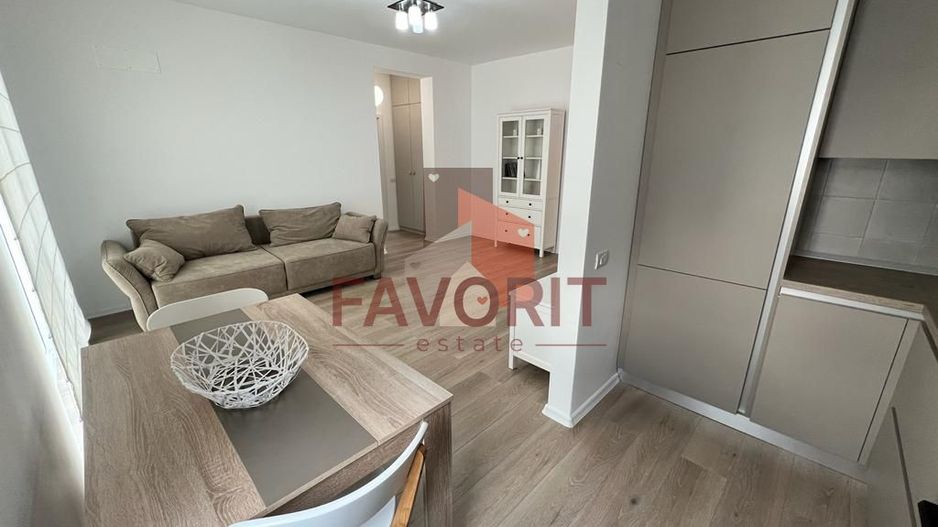 Mobilat si utilat. Vedere la padure. Parcare cu bariera - Poză 3