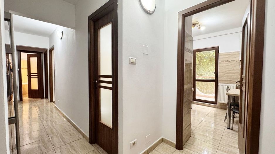 REZERVAT! Apartament decomandat, etaj 1 cu balcon, Calea Iuliu Maniu. - Poză 2
