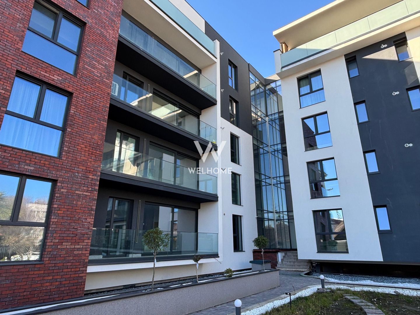 Apartament PREMIUM 3 camere cu GARAJ si boxa - zona Centrala - Poză 12