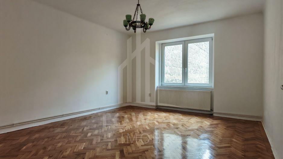 De închiriat apartament 3 camere  etajul 1 zonă ultracentrală. - Poză 5