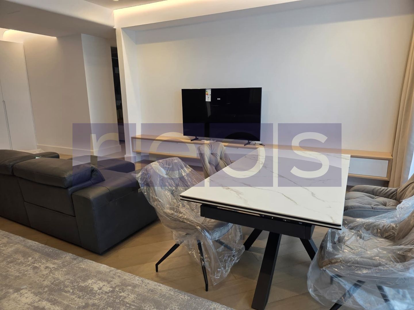 VANZARE APARTAMENT 101MP | 3 CAMERE | MOBILAT-UTILAT LUX | TERASA 26MP - Poză 3