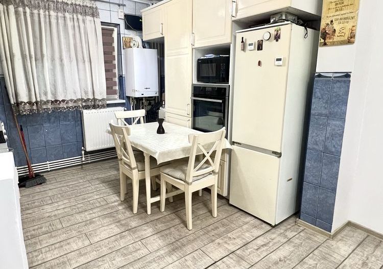 De vanzare apartament 2 camere, Margeanului - Poză 1