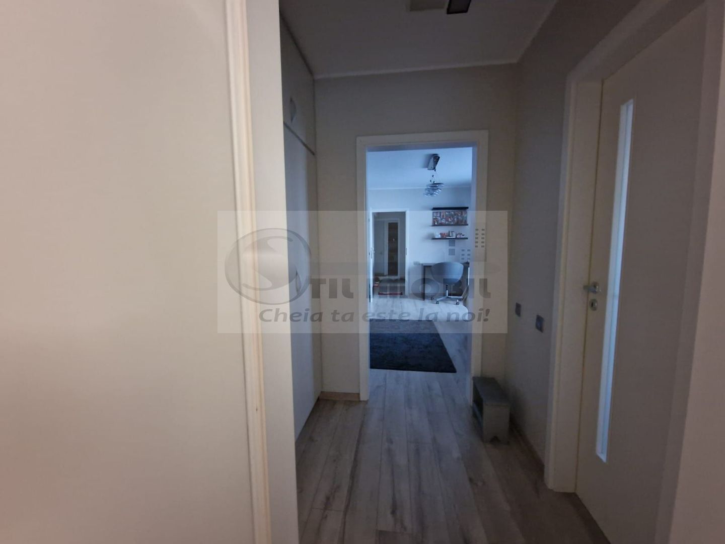 Liber, mobilat modern, apartament 3 camere, Tatarasi Posta, etaj 3/4 - Poză 12