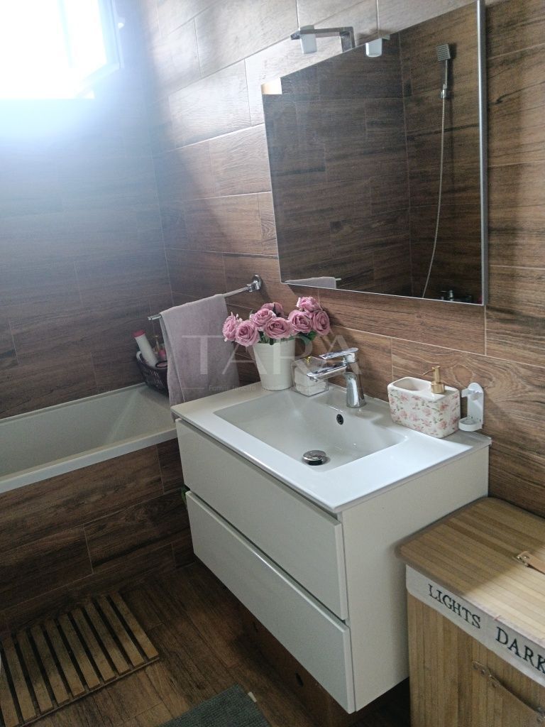 Casă individuală complet mobilată. Confort, intimitate, spațiu generos - Poză 7
