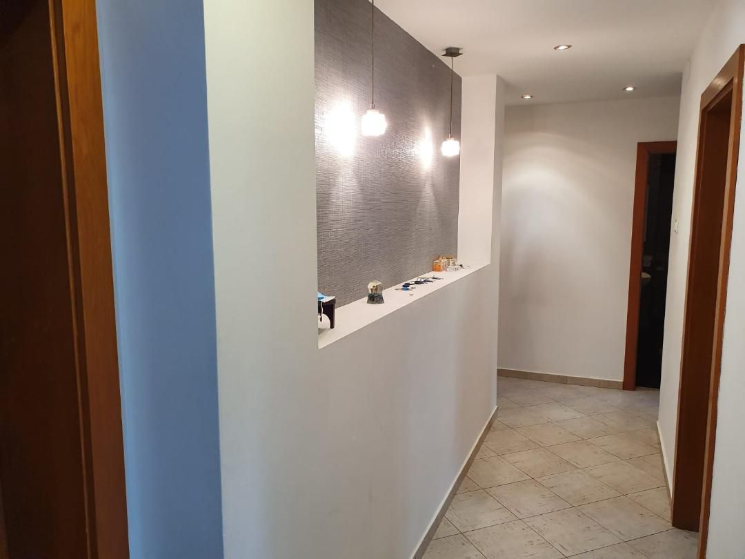 Aparament 5 camere etaj 1 zona Dambovita - Poză 1