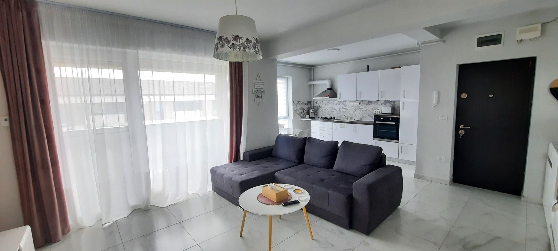 Apartament cu 2 camere si  2 locuri de parcare - Poză 1