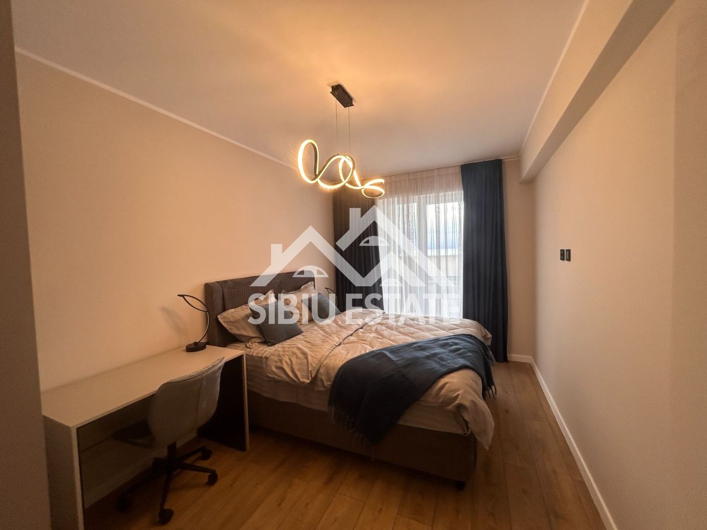 Apartament de vanzare cu 3 camere, 2 bai  etaj 1 bloc cu lift - Poză 2