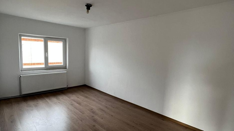 Apartament 3 camere , zona Soarelui. - Poză 2