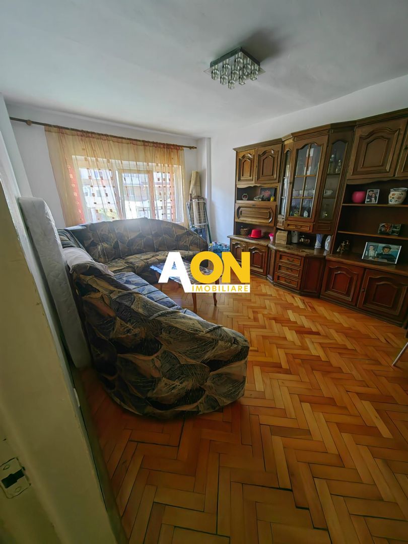 Apartament 3 Camere, Decomandat, Zona Cetate, Etaj 1 - Poză 4