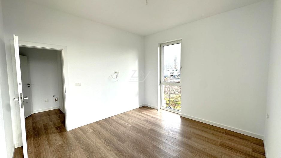 Etaj 1. Lift. Decomandat. Loc parcare. - Poză 7