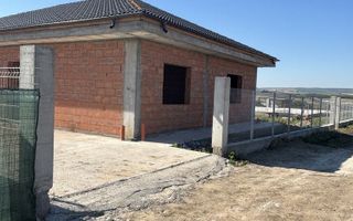 Casă la roșu cu beci de 30 mp și curte betonată, Târgu Frumos - Poză 2