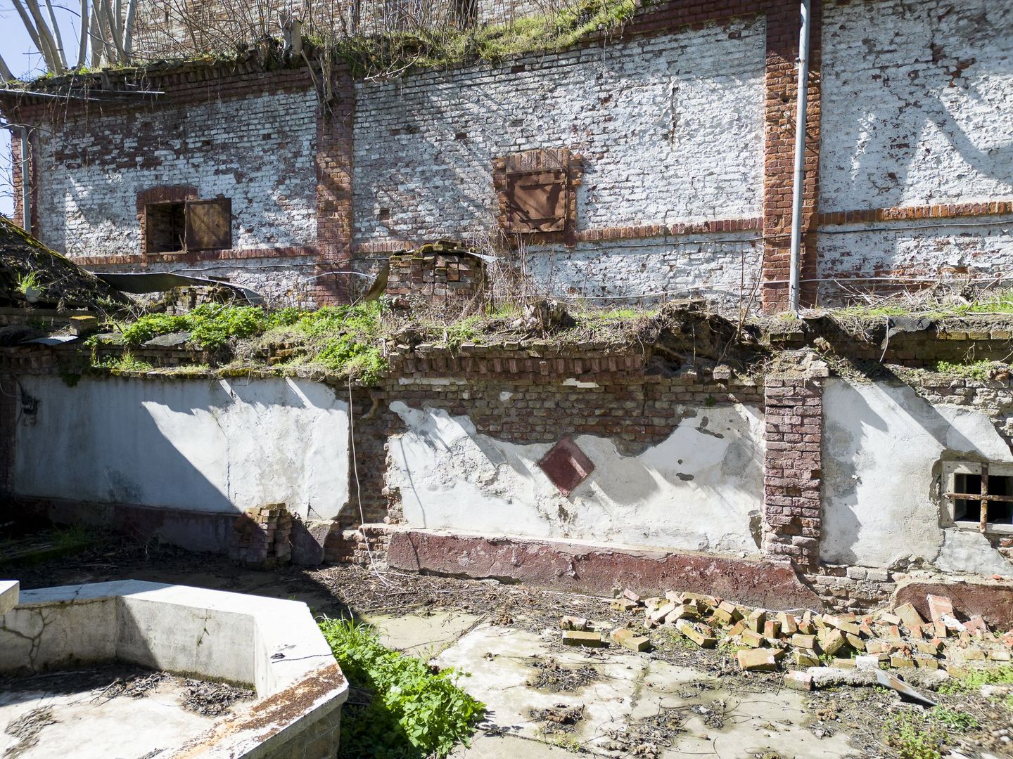 Teren ultracentral 1200mp și construcții - Poză 9