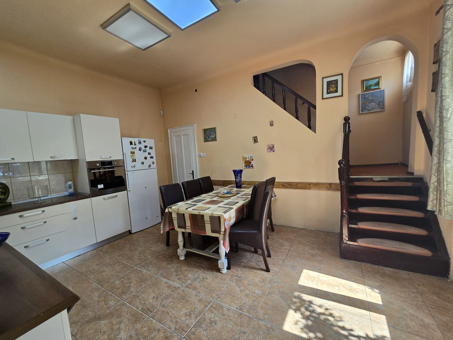 Casă cu grădină in zonă centrală - Poză 8