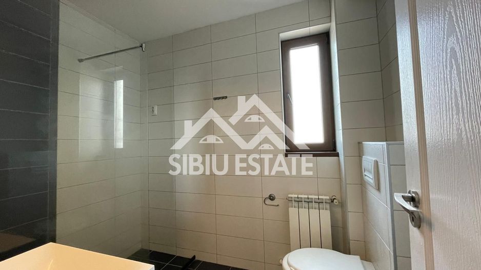 Apartament de inchiriat central 2 camere, parcare subterana Sibiu - Poză 12