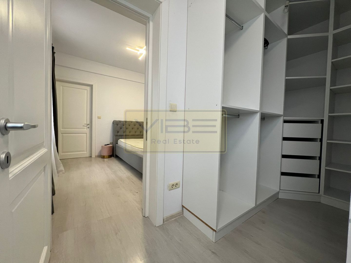 Apartament 2 camere mobilat/intabulat  Galata -  1km Belvedere - Poză 17