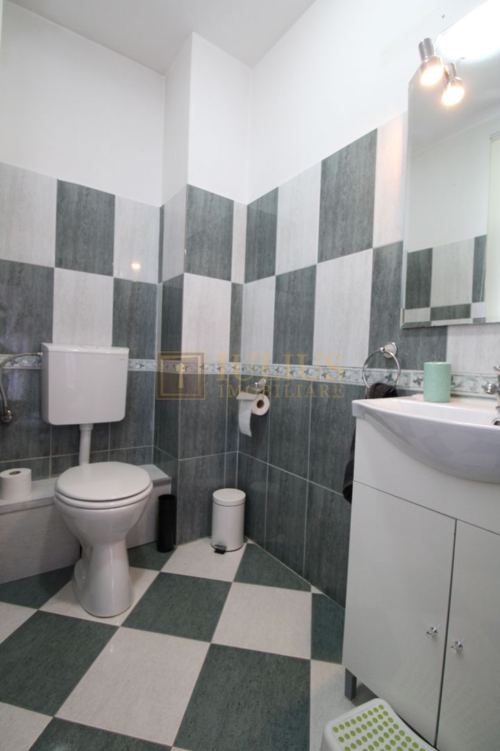 Casa in Blascovici, 5 camere + 3 bai, centrala proprie - Poză 33