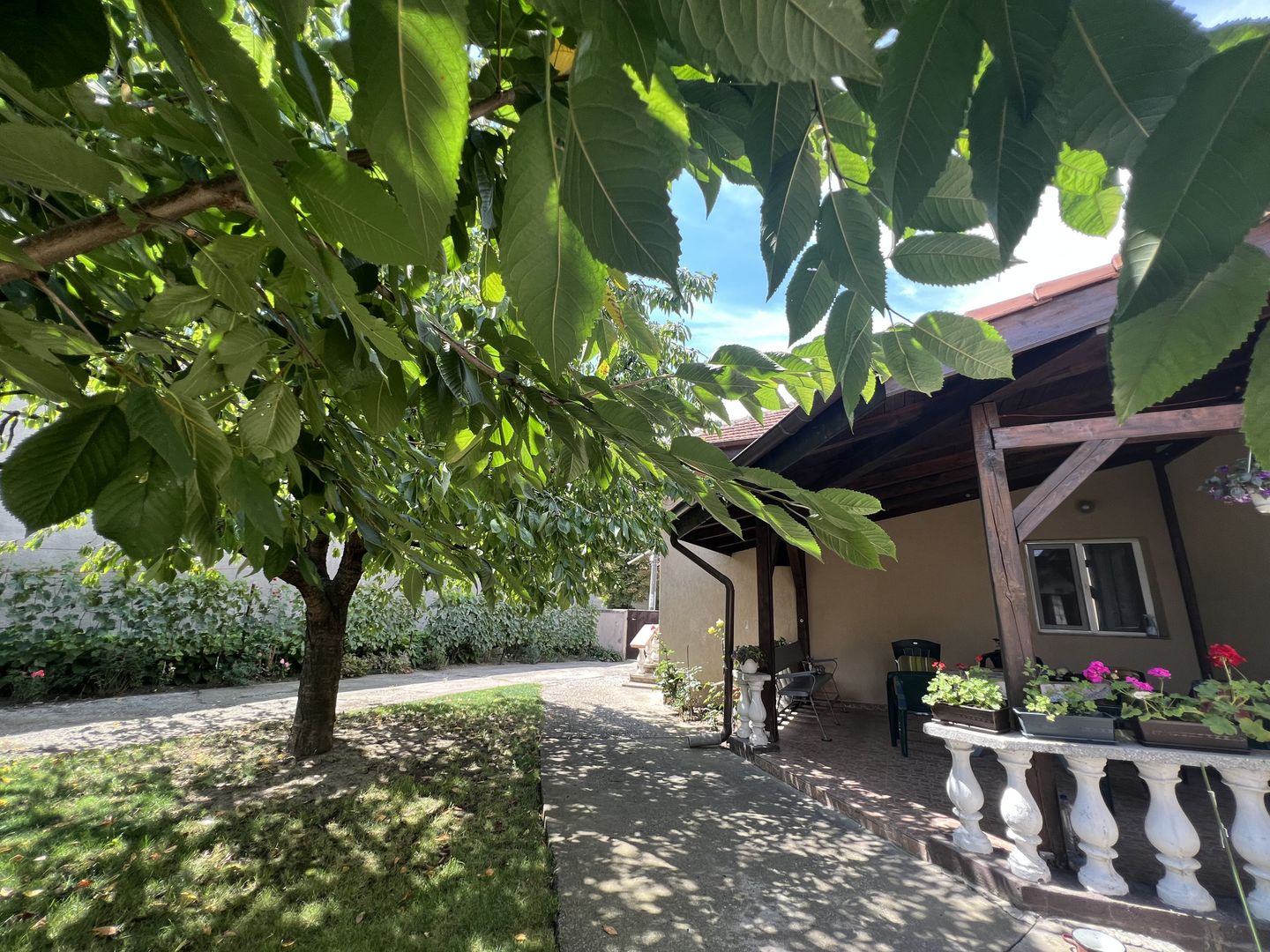 CASA CU TEREN GENEROS- 1.593 MP - Poză 1