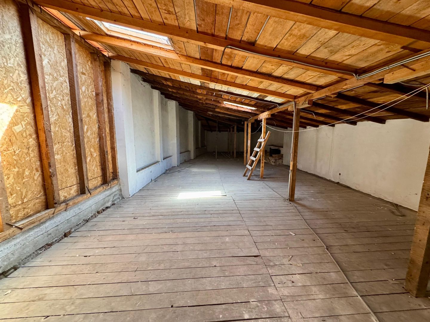 OPORTUNITATE RARA - imobil central, multifunctional, curte PROPRIE - Poză 24