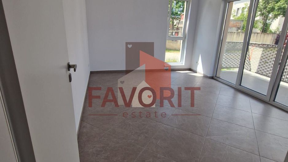Disponibil imediat. Decomandat. Pozitie excelenta - Poză 1
