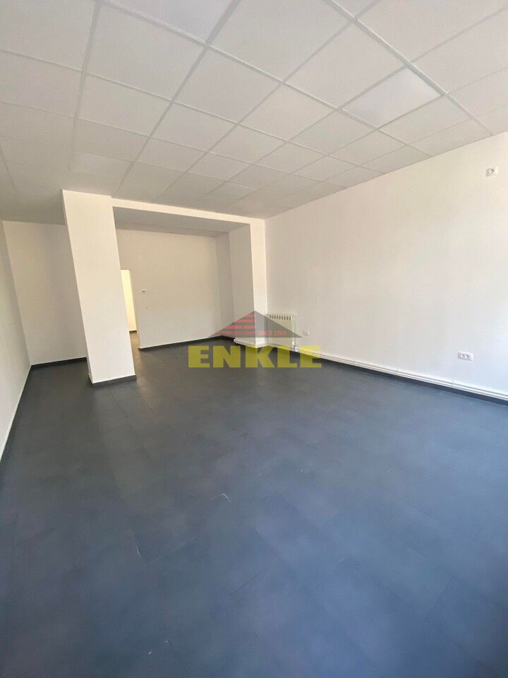 Spatiu comercial , suprafata de 51 mp,zona Primaverii,pret 500 euro usor neg - Poză 1