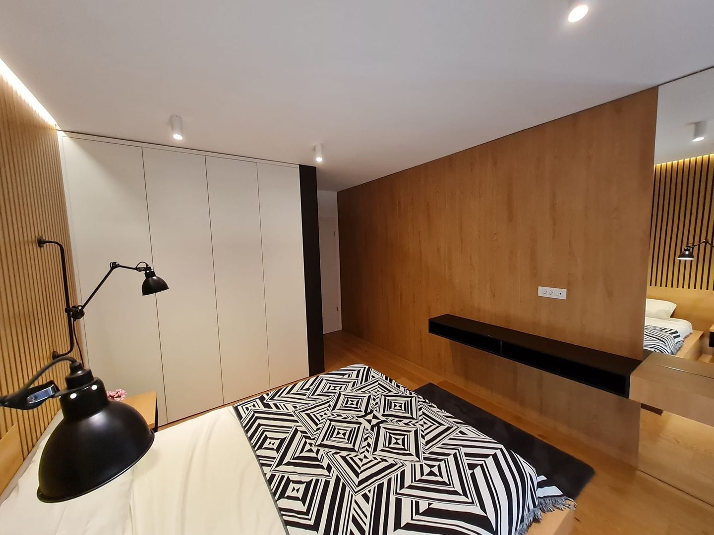 Lux si calitate la 5 minute de Piața Unirii - Poză 25