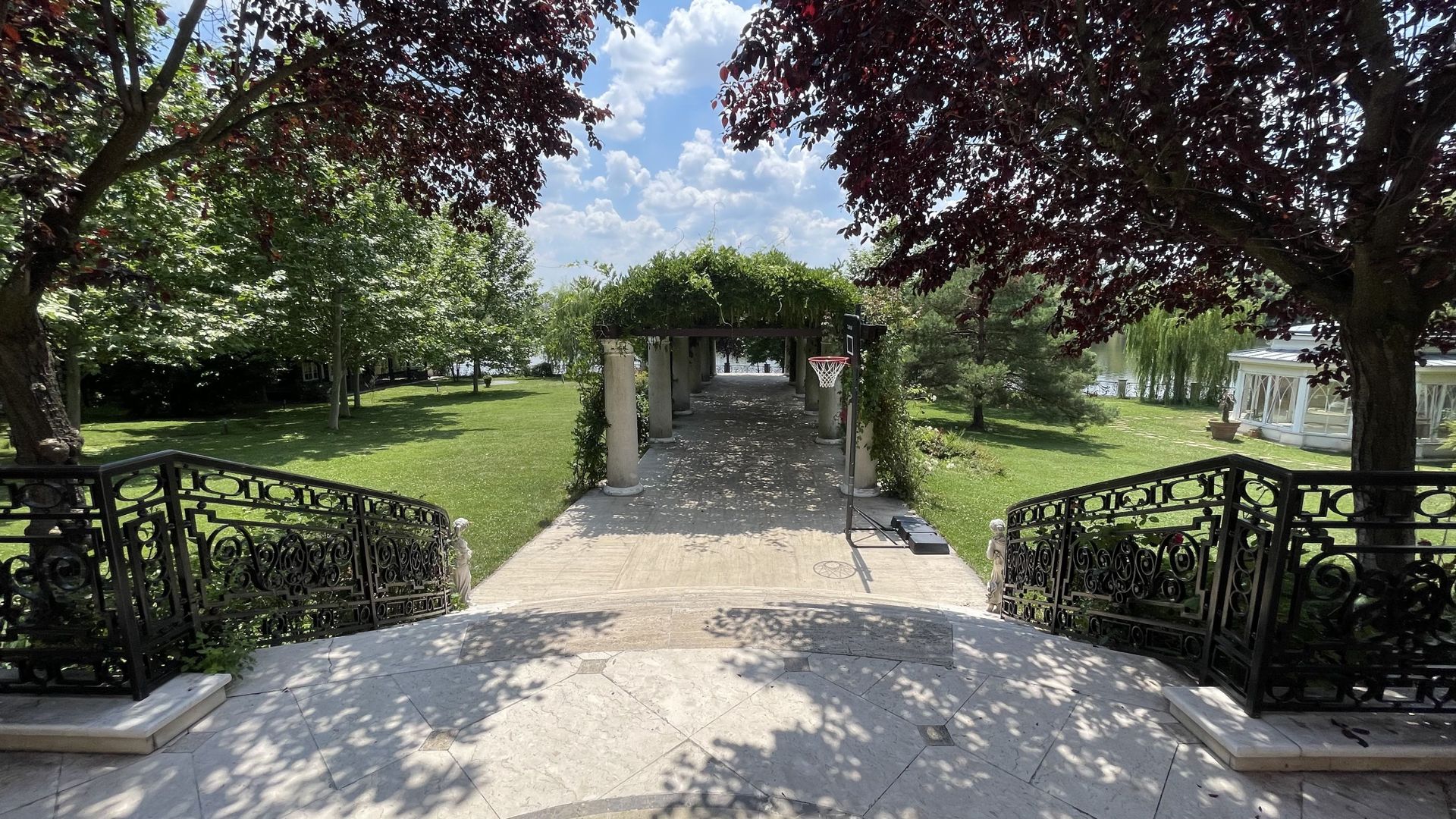 Domeniu vila Balotesti 4000 mp teren 60 m deschidere lac - Poză 12