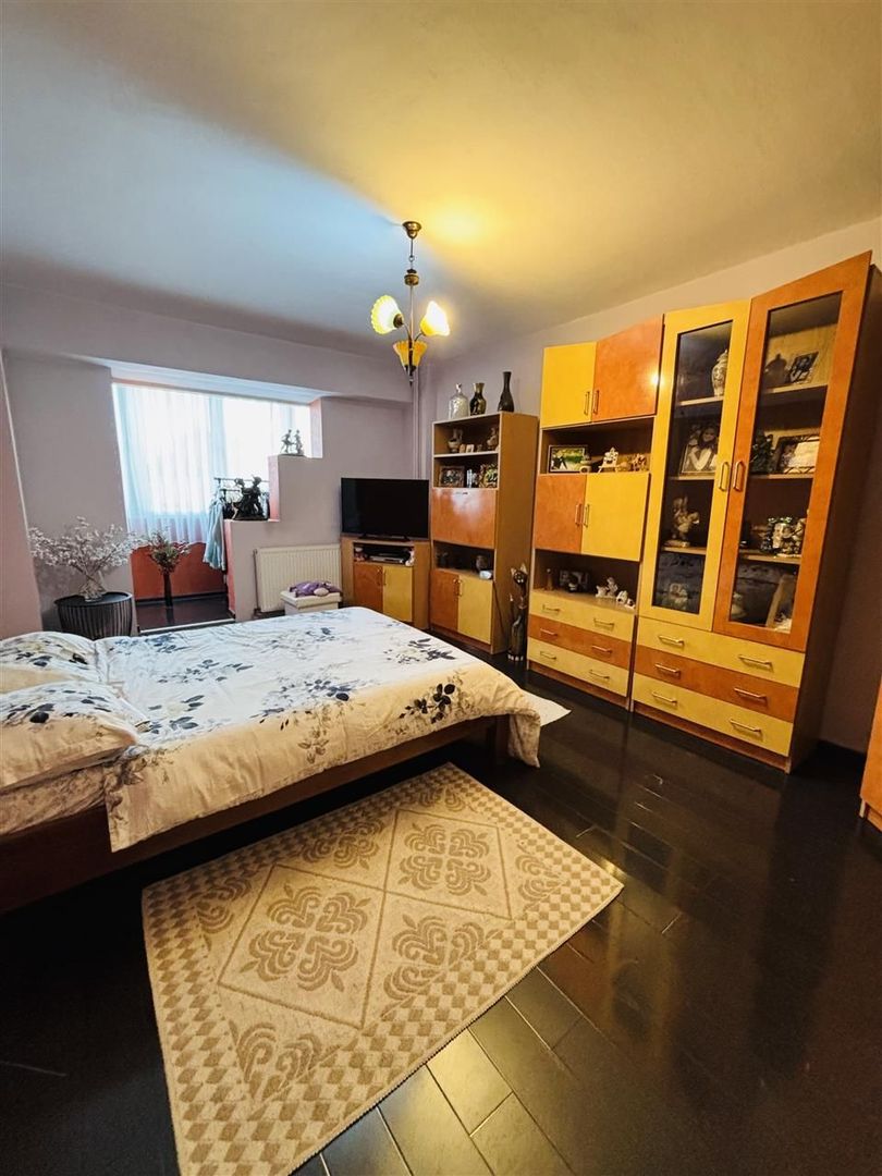APARTAMENT CU 2 CAMERE DECOMANDAT CALEA ARADULUI - Poză 2