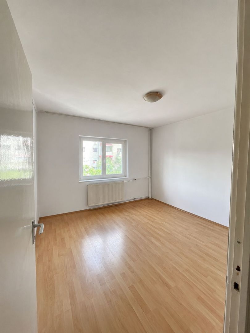 Apartament 3 camere de vânzare – 96.000 € - Poză 1