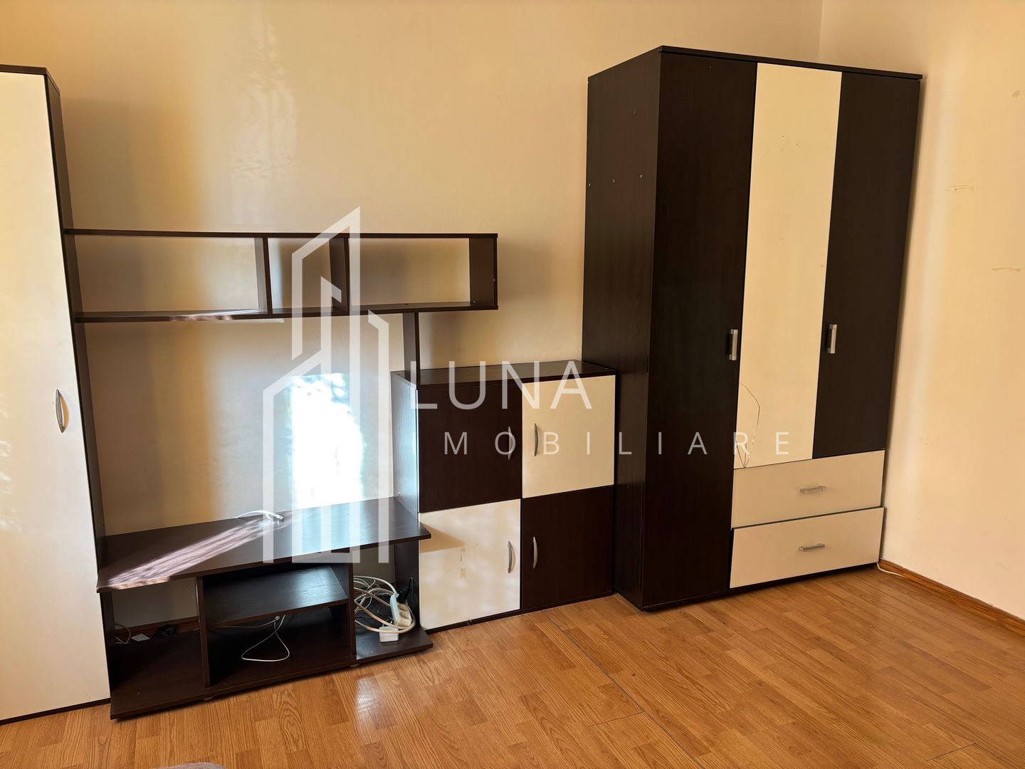 Garsonieră tip cămin 20 mp – renovată, baie și bucătărie proprie - Poză 2