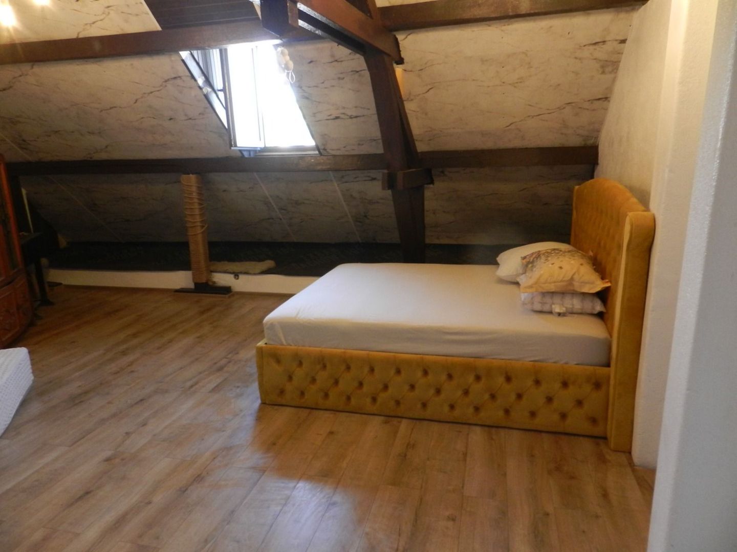 Etaj de Vilă Interbelică, 5 Camere, Balcon și Mansardă – Parc Carol - Poză 3