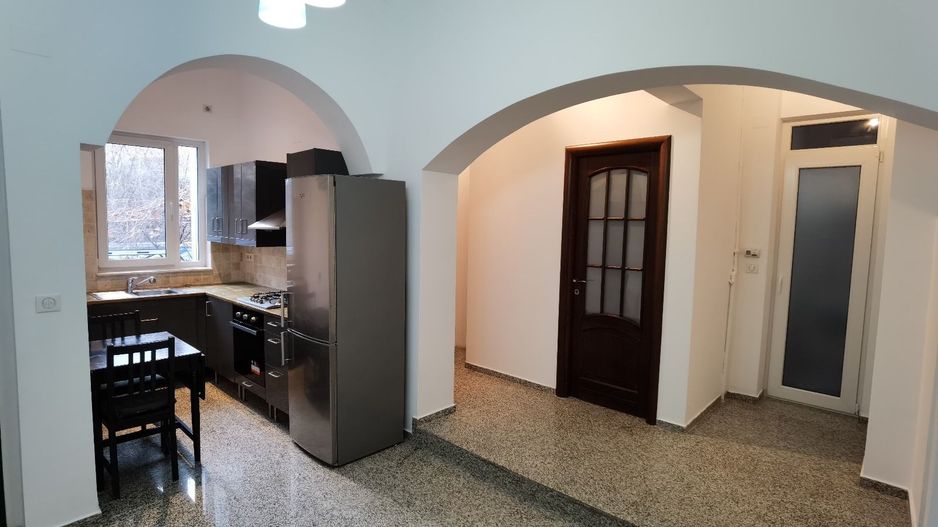 De vanzare apartament 3 camere in vila, in Cotroceni - Poză 4