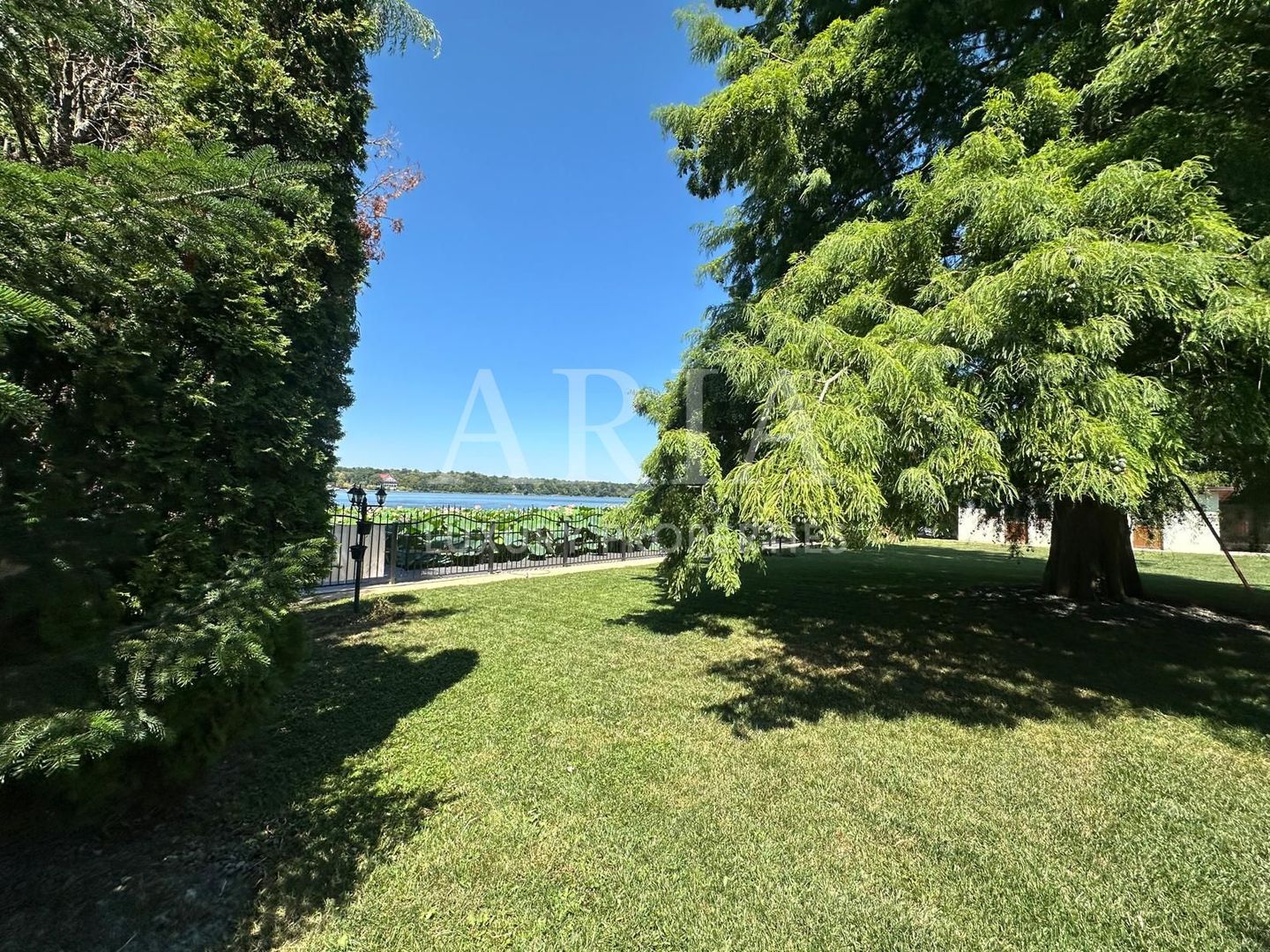 VILĂ INDIVIDUALA LAKEFRONT SNAGOV | POOL - Poză 23