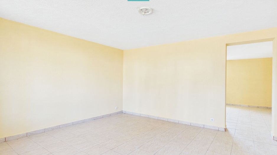 Casă cu 8 camere pentru investiții în Maciova CS - Poză 11