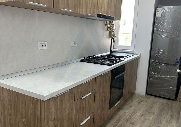 Apartament 3 camere semidecomandat etaj 2 strada Semaforului - Poză 2