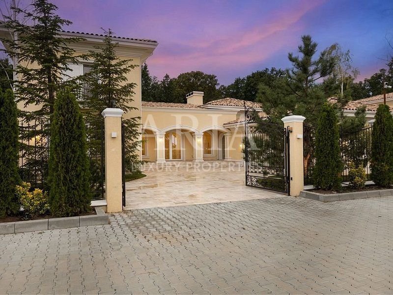 LUXURY MANSION NEAR THE FOREST - PIPERA TUNARI - Poză 4